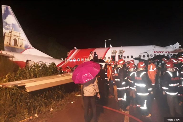 भारतको केरलामा विमान दुर्घटना १७ जनाको मृत्यु