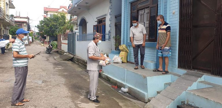 कोरोना संक्रमितको मनोबल बढाउन बुटवलमा ‘होम भिजिट’ अभियान