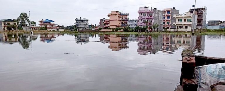 भरतपुरमा निकास विनाको विकास : नहर मासेर सडक, सडकमा पानी