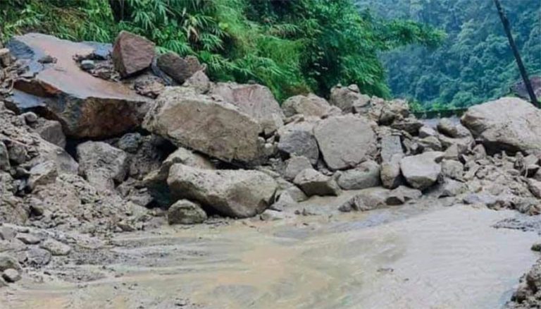 मकवानपुर-काठमाडौं सडक अवरुद्ध