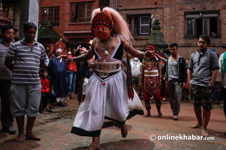 भक्तपुरको बोडेमा यसरी नाचे ‘देवगण’ (फोटो फिचर)