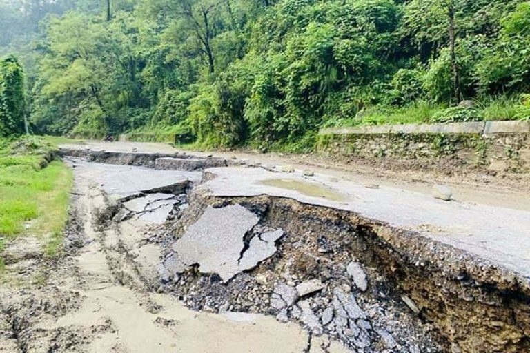 सिद्धार्थ राजमार्ग जीर्ण : वर्षौंदेखि स्तरोन्नतिको पर्खाइमा