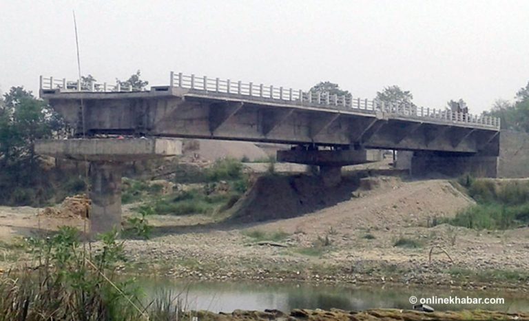 दश वर्षदेखि अलपत्र पुल डिजाइन फेरेर निर्माण शुरु