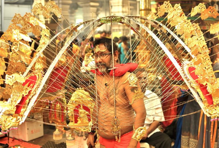 भगवान खुसी पार्न भन्दै शरीरमा सयौँ प्वाल