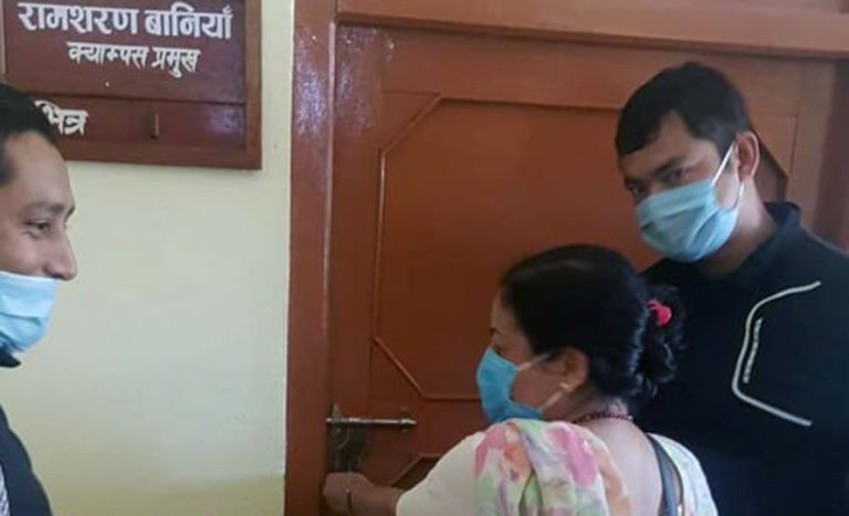 गोरखा क्याम्पस प्रमुखको कार्यकक्षमा तालावन्दी