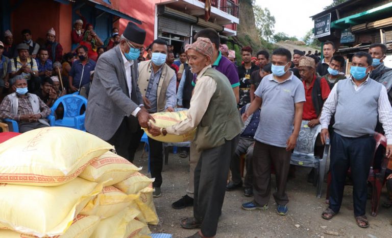 गुल्मीका पहिरो पीडितलाई राहत