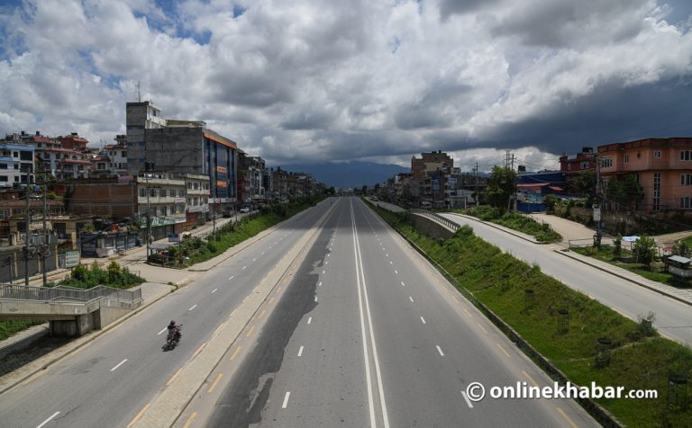 कोरोनाको दोस्रो लहर : तंग्रिन लागेको अर्थतन्त्रलाई अर्को खड्गो