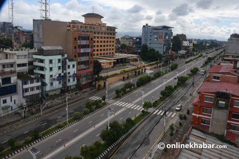 काठमाडौं उपत्यकामा थपिएको निषेधाज्ञा आजबाट लागू, अत्यावश्यक बाहेकका कार्यालय बन्द
