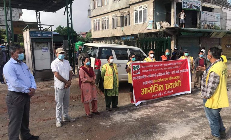स्वास्थ्यकर्मीमाथि दुर्व्यवहारको विरोधमा शान्ति समाजको प्रदर्शन