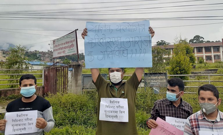 विद्यार्थीको प्रश्न- त्रिविमा अराजकता कहिलेसम्म ?