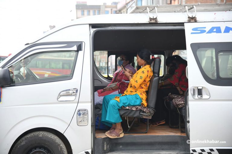यातायात व्यवसायीको प्रश्न-प्लेनले सबै सिटमा यात्रु बोक्ने भए बसले किन नपाउने ?
