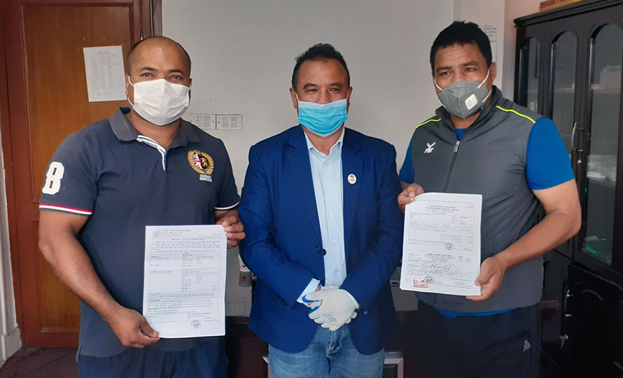 बक्सिङ प्रशिक्षक निर्णायकको कोरोना बीमा