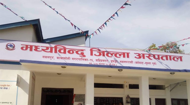 जिल्ला अस्पतालको ओपिडी सेवा प्रतीक्षालयबाट