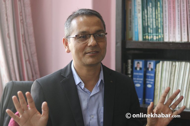 राष्ट्रपतिले जनताको नासो जनतालाई फिर्ता गर्नुपर्छ : अधिवक्ता अर्याल