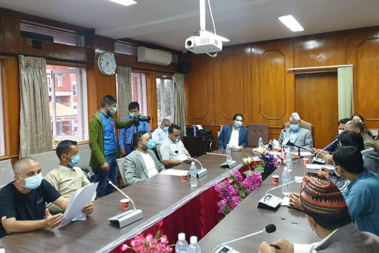 दोब्बर बनाइएको गाडी भाडा खारेज गर्न विद्यार्थी संगठनको माग
