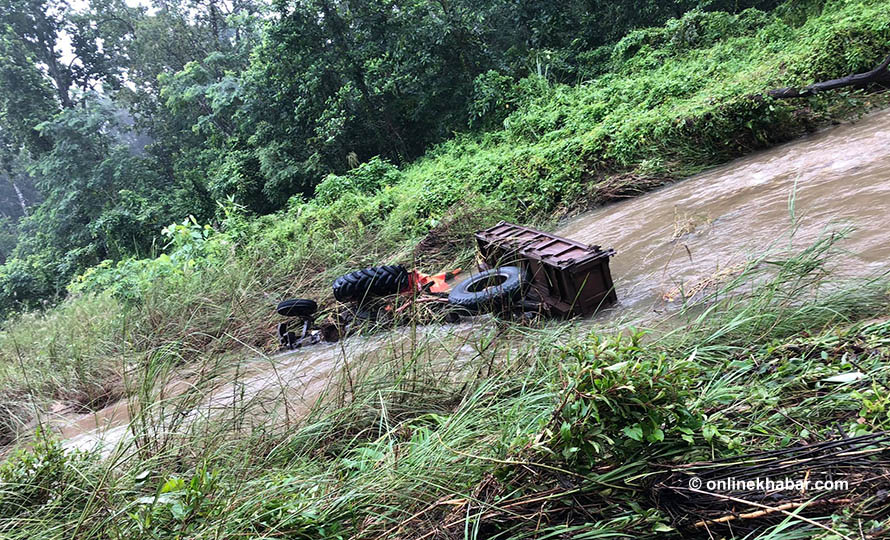 सुत्केरी खान माइत आउँदा काखको छोरा बाढीले लग्यो