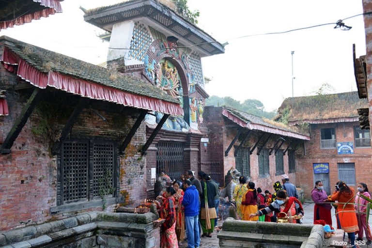 अधिकांश शक्तिपीठमा मन्दिरबाहिरैबाट दर्शन   