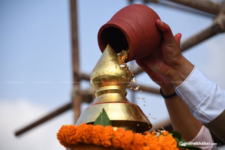 रानीपोखरी मन्दिरमा गजुर राखिँदै