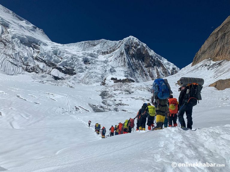 दशैंको दुई दिनबाहेक आरोहण अनुमति निरन्तर