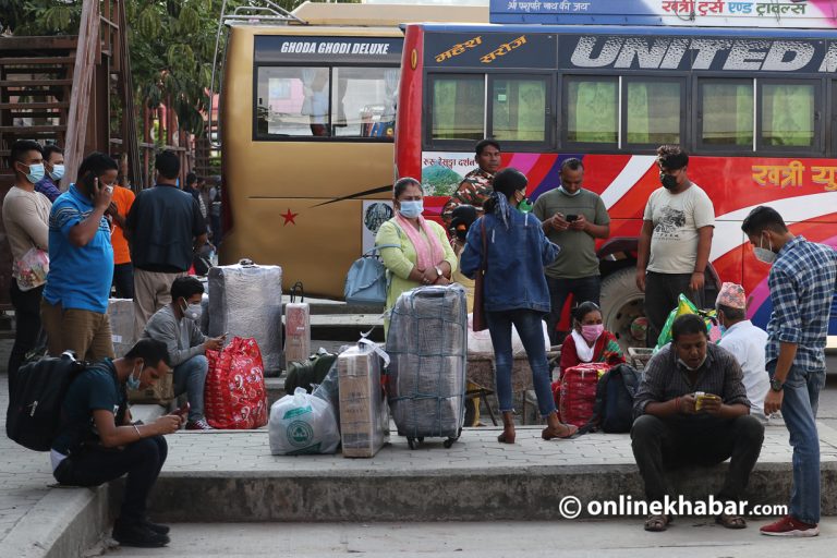 व्यवसायीले सरकारलाई भने- बसको अग्रिम टिकट बुकिङ खोल्दैनौं