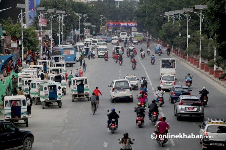 सार्वजनिक गाडीको भर छ, कोरोनासँग कसलाई डर छ !