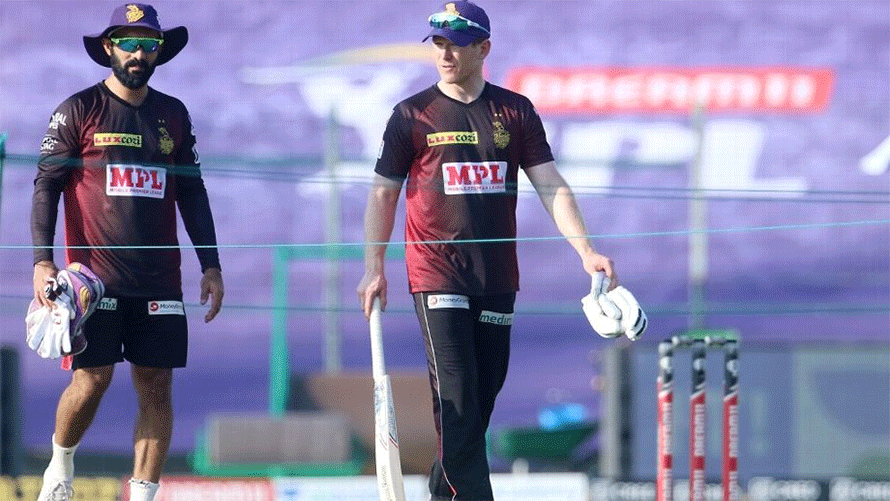 दिनेश कार्तिकले छाडे कोलकाताको कप्तानी