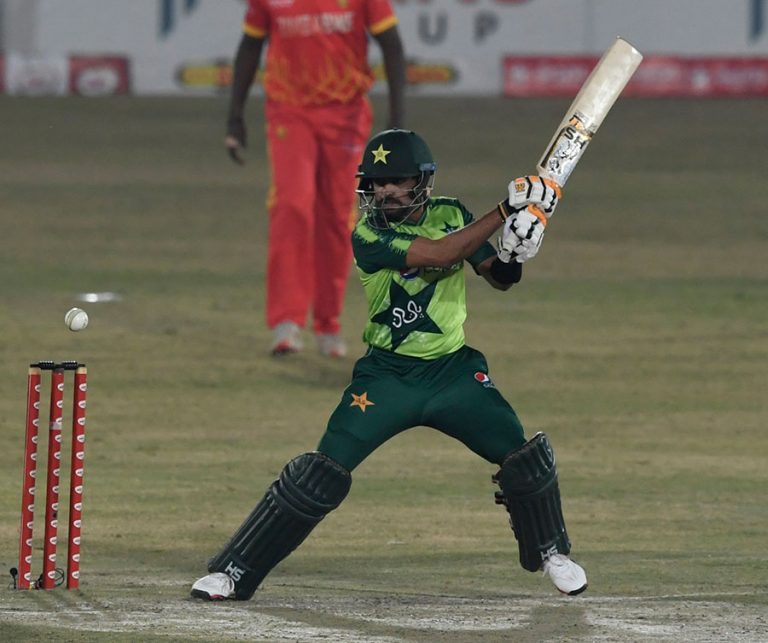 बाबर अजाम पाकिस्तान टेष्ट टिमको समेत कप्तान