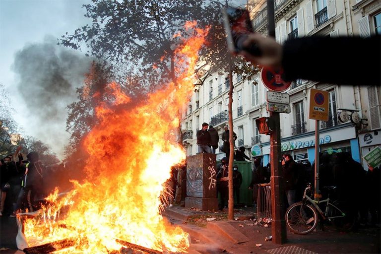 फ्रान्समा सुरक्षा विधेयकको विरोधमा हजारौंको प्रदर्शन