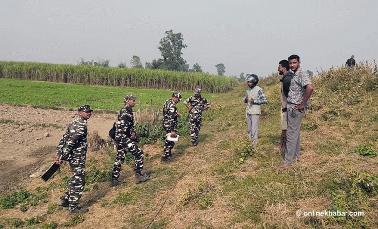हतियारसहित नेपाल छिरेका भारतीय सुरक्षाकर्मीलाई स्थानीयले धपाए