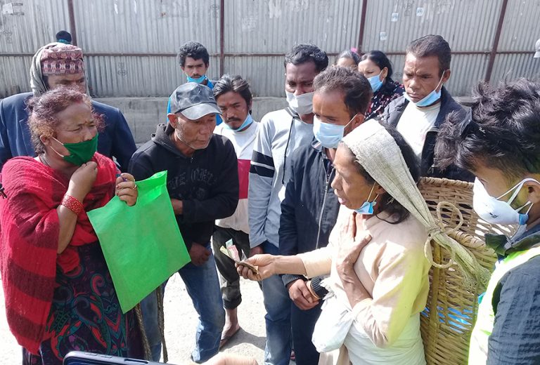 दुःखीलाई दुःखीले दिएको १५५ रुपैयाँ !