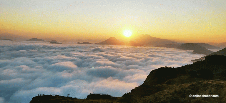 सूर्योदय हेर्न आउने पर्यटकले मानहुँकोटका होटल खचाखच