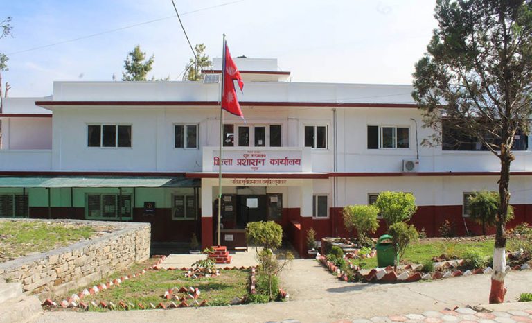 रसुवा प्रशासनमा अत्यावश्यकबाहेकका सेवा स्थगित