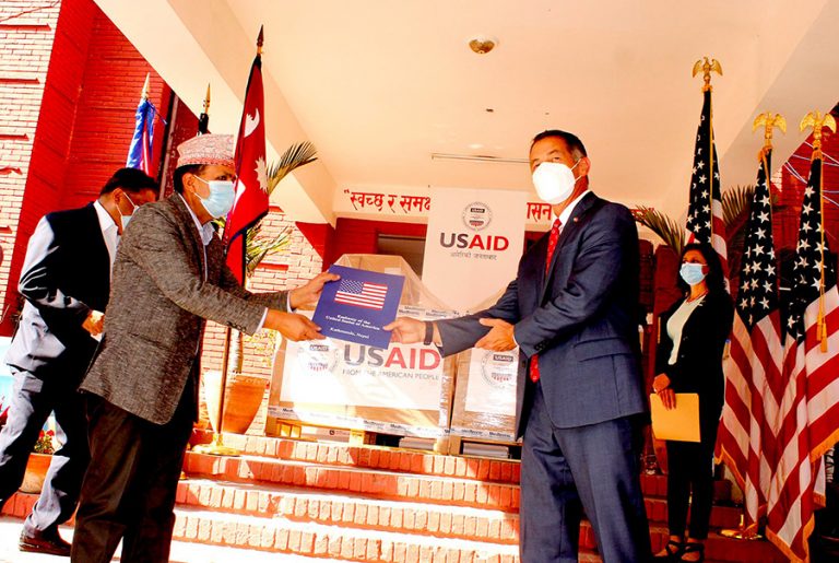अमेरिकाले नेपाललाई दियो १०० थान भेन्टिलेटर