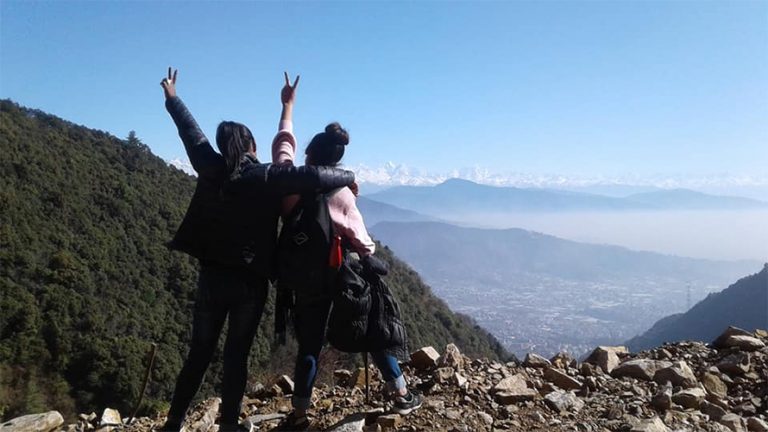 हाइकिङ : विहंगम दृश्यावलोकनका लागि चन्द्रागिरि