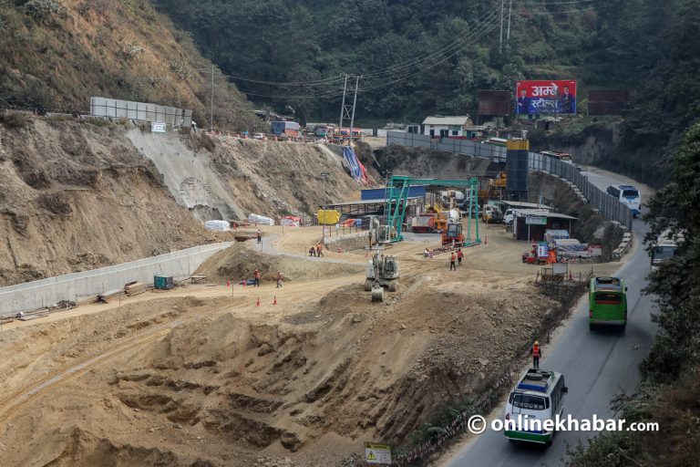 सिस्ने खोलामा बिहीबारदेखि राजमार्ग आंशिक बन्द गरिँदै 