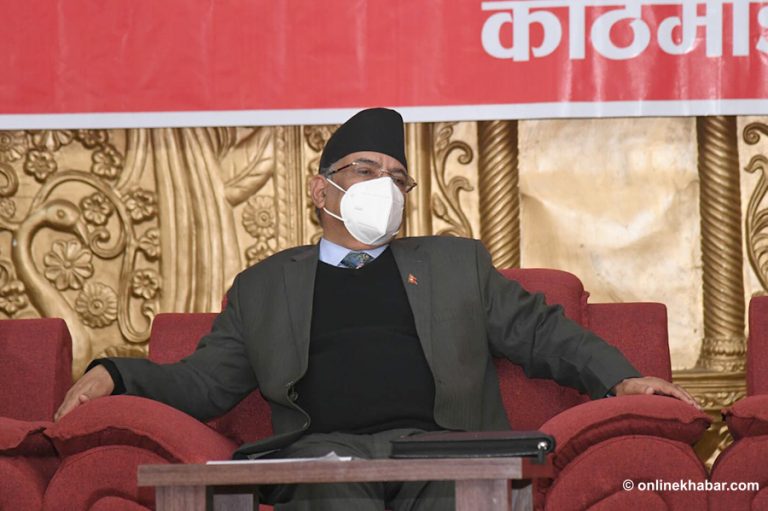 ओलीलाई प्रचण्डको प्रश्न– एकतिहाइ बसेर तीन तिहाइ सदस्य थप्न मिल्छ ?