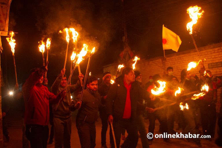 संसद विघटनको विरोधमा नेकपाकै विद्यार्थीको मसाल जुलुस