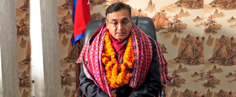टोपबहादुरको टिप्पणी : कुलमानहरुले अन्डरग्राउण्ड बिजुली बनाउँदैछन्, कति साथी मर्ने हुन् !