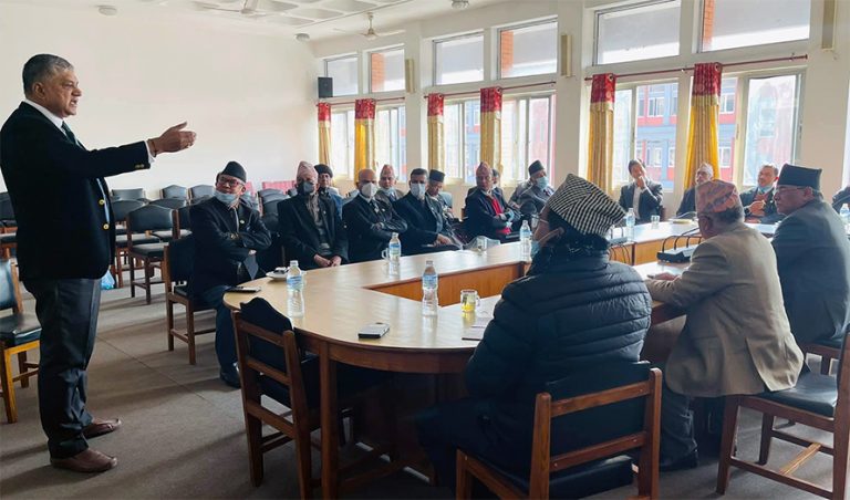 प्रचण्ड–माधवलाई संविधानविद्को सुझाव : संसद विघटन भएको छैन, राजनीतिक निर्णयबाट अघि बढ्नुस्