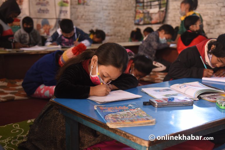 वीरगञ्जमा कक्षा ६ र ७ को पनि भौतिक उपस्थितिमा पढाइ हुने