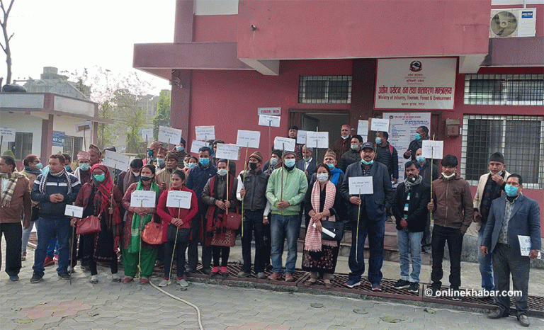वन पैदावरको बिक्री रोक्ने निर्णय खारेज गर्न माग