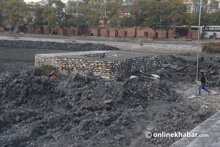 कमलपोखरीको निर्माणकार्य रोक्न मेयरलाई गगन थापाको पत्र