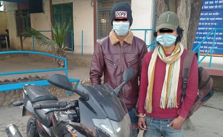 मोटरसाइकल चोरीको आरोपमा दुई जना पक्राउ