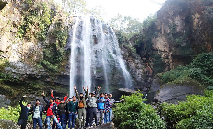 मुवा झरना पर्यटकका लागि आकर्षक गन्तव्य बन्दै 