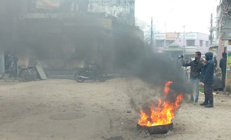 सर्लाहीमा सीमा नाका खुलाउन जिल्ला बन्द
