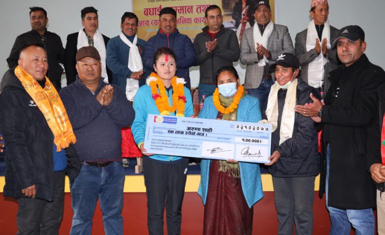 कप्तान अरुणालाई पोखरामा सम्मान, प्रदेश सरकारले दियो १ लाख