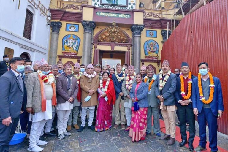 प्रधानमन्त्री ओलीले गरे पशुपतिमा पूजा