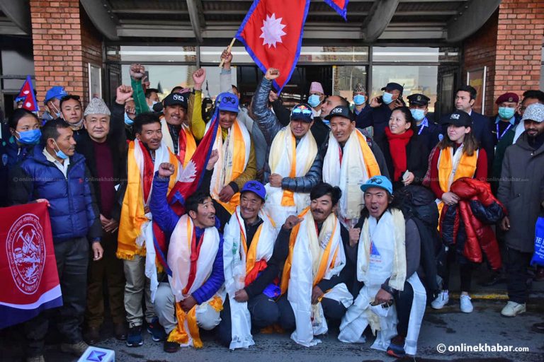 माउन्ट केटुको विश्व कीर्तिमानी आरोही स्वदेश फिर्ता, विमानस्थलमा स्वागत