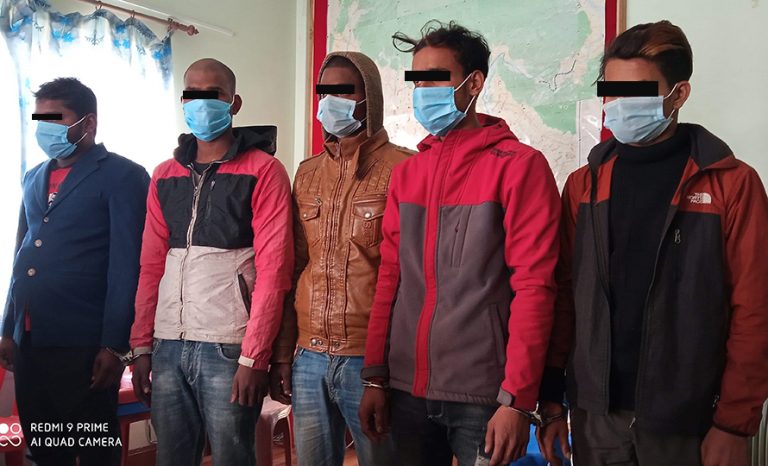 चाेरीका माेटरसाइकलसहित पाँचजना पक्राउ