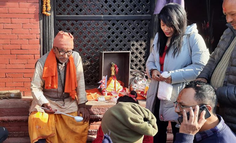 गोरखामा पृथ्वी जयन्तीको अवसरमा दही वितरण